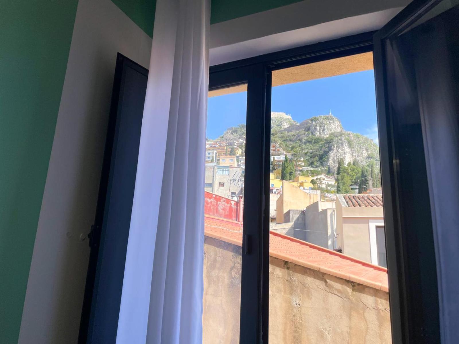 Anto'S Apartment Taormina Esterno foto